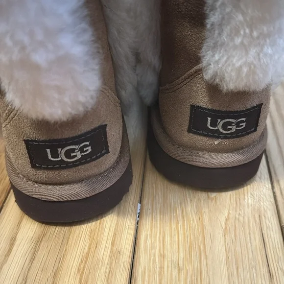 Brand new kids uggs size 2